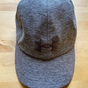 Heather gray Under Armour  baseball cap